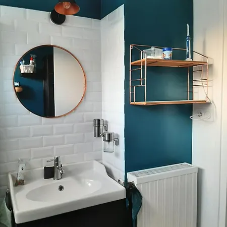 Dans Maison Place Du Commando, Bord De סן נזאר