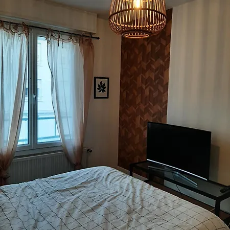 בית אירוח Dans Maison Place Du Commando, Bord De