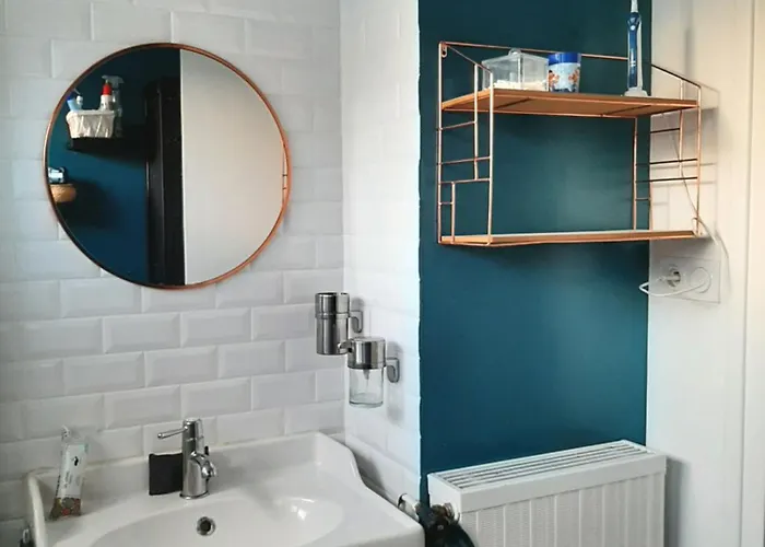 Dans Maison Place Du Commando, Bord De Saint-Nazaire (Loire-Atlantique)